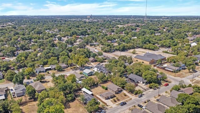 1216 E Powell Avenue, Fort Worth, TX 76104