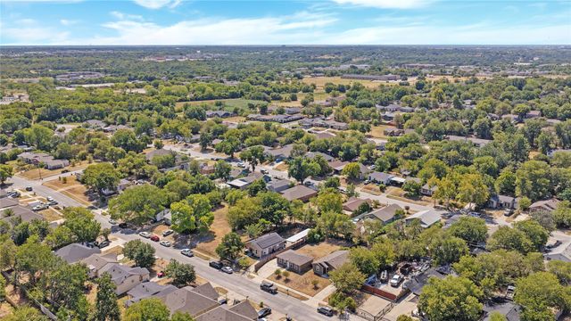 1216 E Powell Avenue, Fort Worth, TX 76104