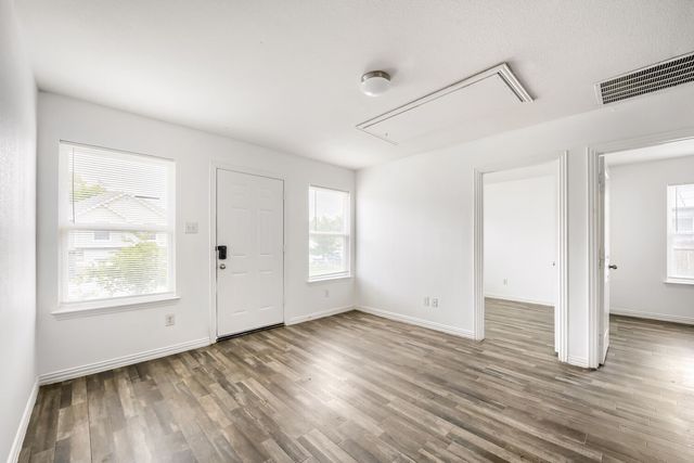 1216 E Powell Avenue, Fort Worth, TX 76104