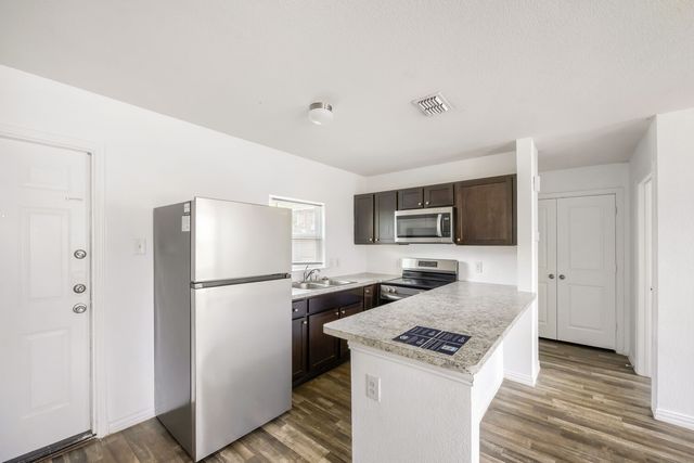 1216 E Powell Avenue, Fort Worth, TX 76104