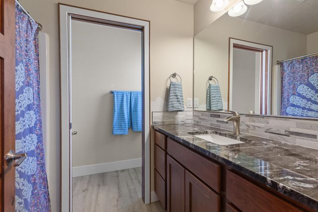 9806 E Hoffman Ct, Spokane, WA 99206