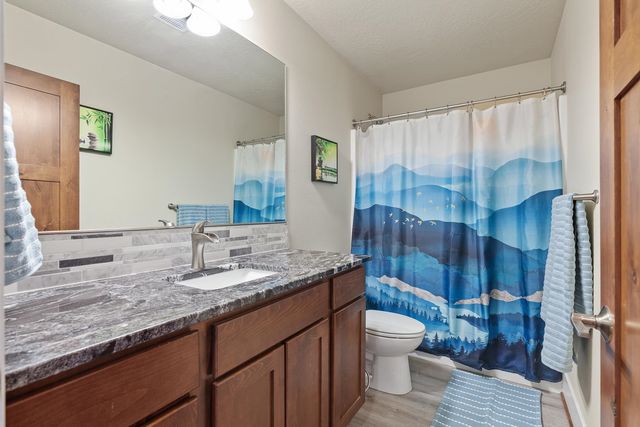 9806 E Hoffman Ct, Spokane, WA 99206