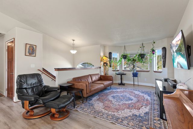 9806 E Hoffman Ct, Spokane, WA 99206