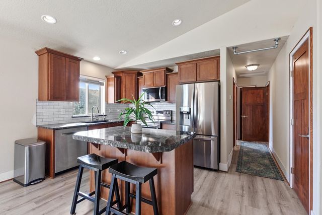 9806 E Hoffman Ct, Spokane, WA 99206