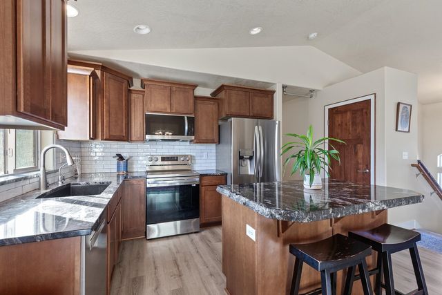 9806 E Hoffman Ct, Spokane, WA 99206