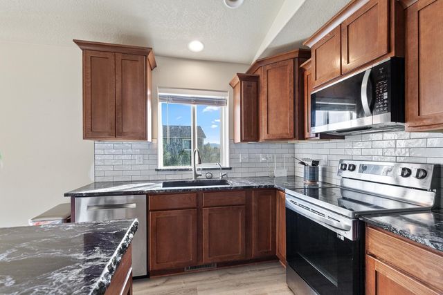 9806 E Hoffman Ct, Spokane, WA 99206