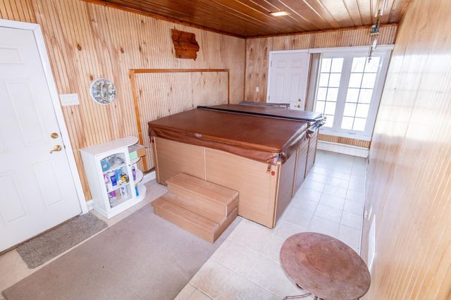 1434 Rainbow Drive, Waterloo, IA 50701