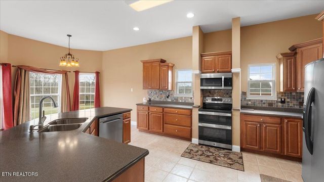 311 Cheyenne Blvd, Lenoir City, TN 37772