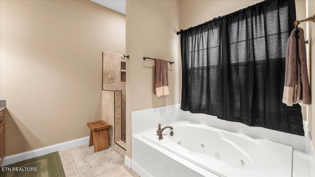 311 Cheyenne Blvd, Lenoir City, TN 37772