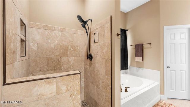 311 Cheyenne Blvd, Lenoir City, TN 37772