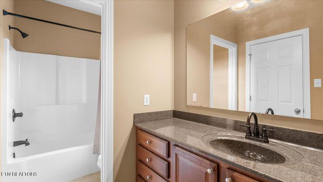 311 Cheyenne Blvd, Lenoir City, TN 37772