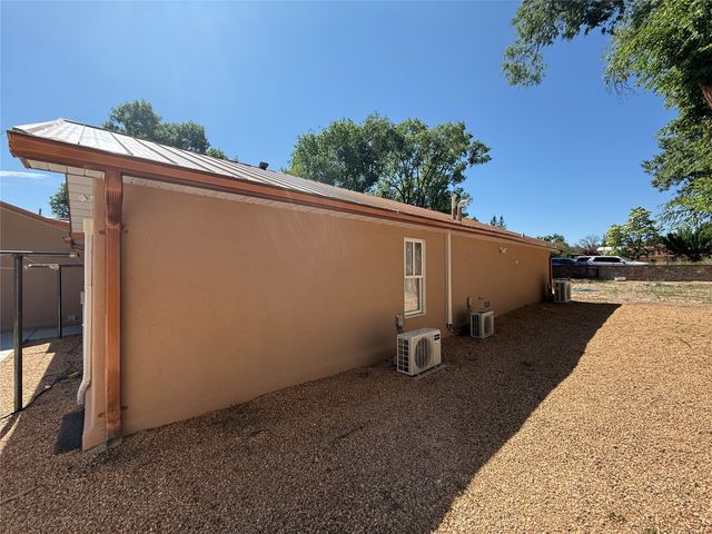18 Walnut Loop, Espanola, NM 87532