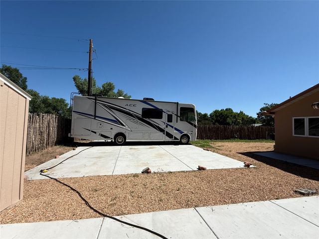 18 Walnut Loop, Espanola, NM 87532
