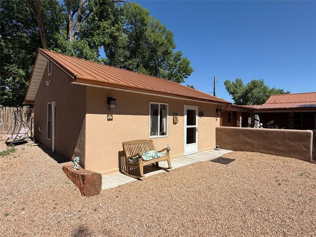 18 Walnut Loop, Espanola, NM 87532