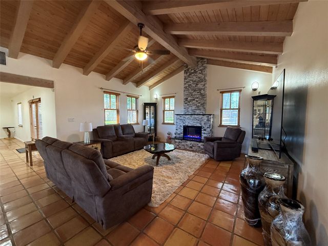 18 Walnut Loop, Espanola, NM 87532