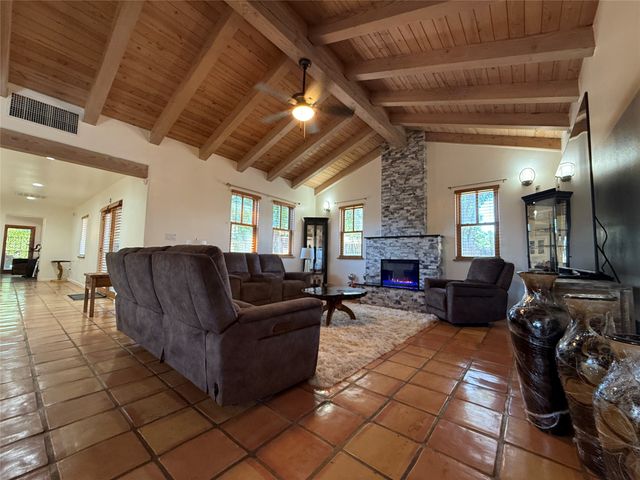 18 Walnut Loop, Espanola, NM 87532