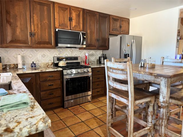18 Walnut Loop, Espanola, NM 87532