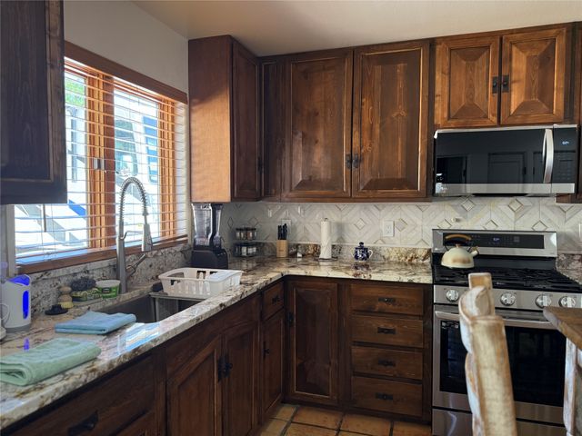 18 Walnut Loop, Espanola, NM 87532