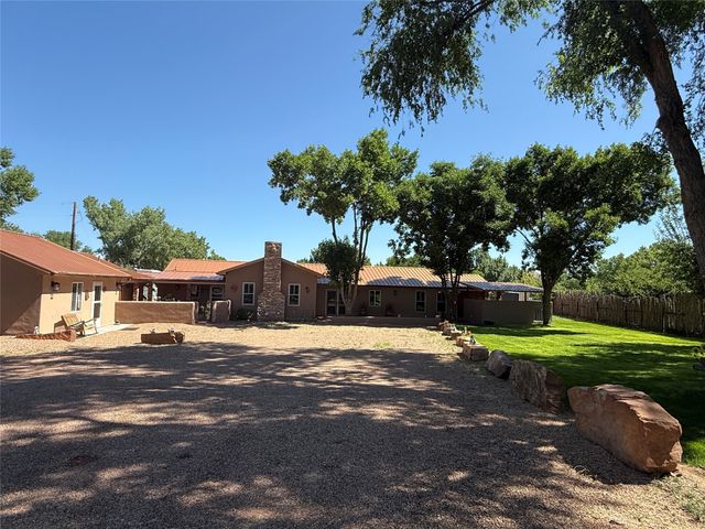18 Walnut Loop, Espanola, NM 87532