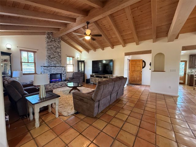 18 Walnut Loop, Espanola, NM 87532