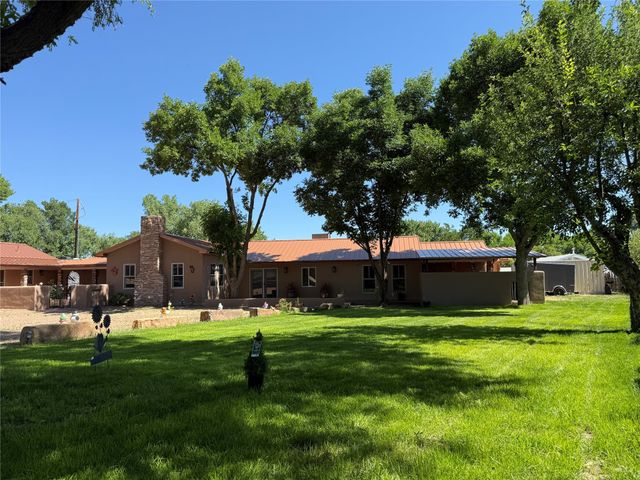 18 Walnut Loop, Espanola, NM 87532