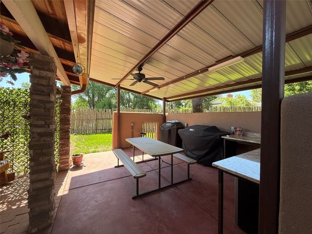 18 Walnut Loop, Espanola, NM 87532