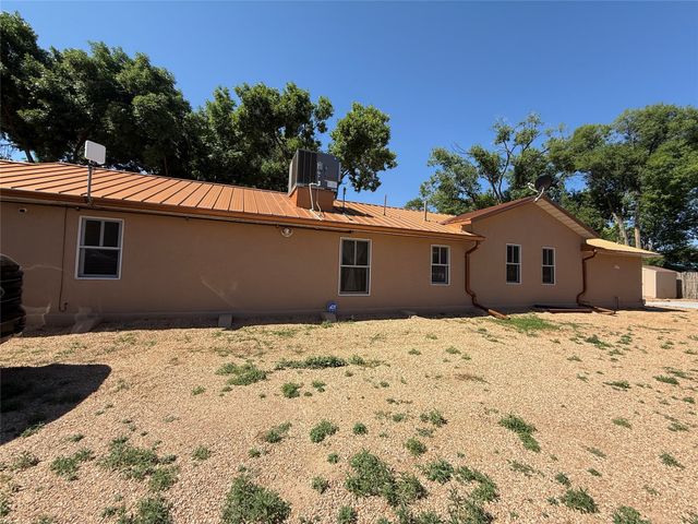 18 Walnut Loop, Espanola, NM 87532