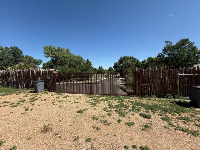 18 Walnut Loop, Espanola, NM 87532