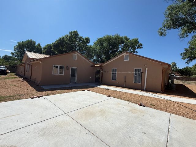 18 Walnut Loop, Espanola, NM 87532