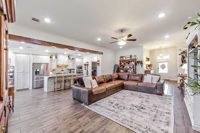 209 Crescent Estates Drive, Thibodaux, LA 70301