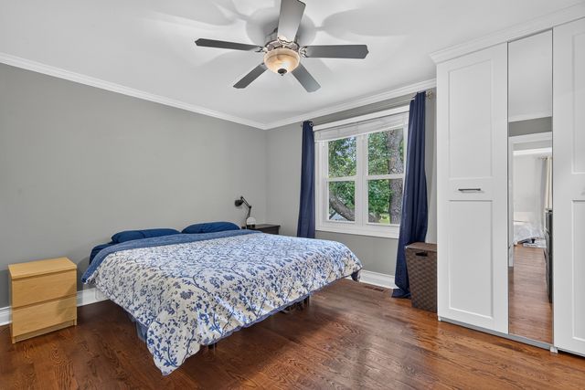 2S465 Barclay Place, Glen Ellyn, IL 60137