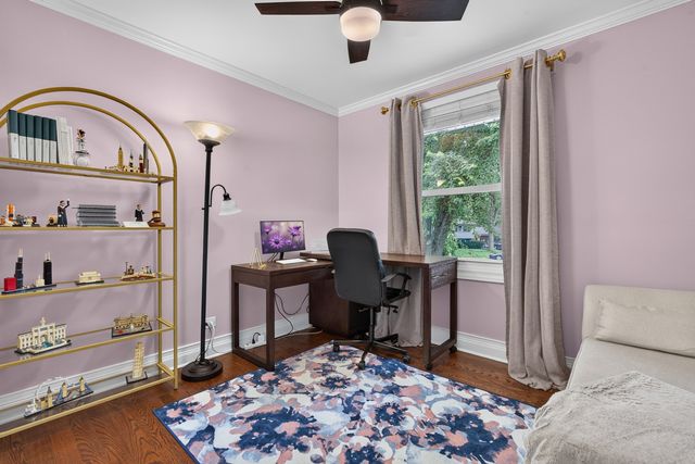 2S465 Barclay Place, Glen Ellyn, IL 60137