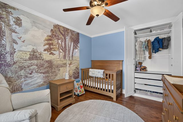 2S465 Barclay Place, Glen Ellyn, IL 60137