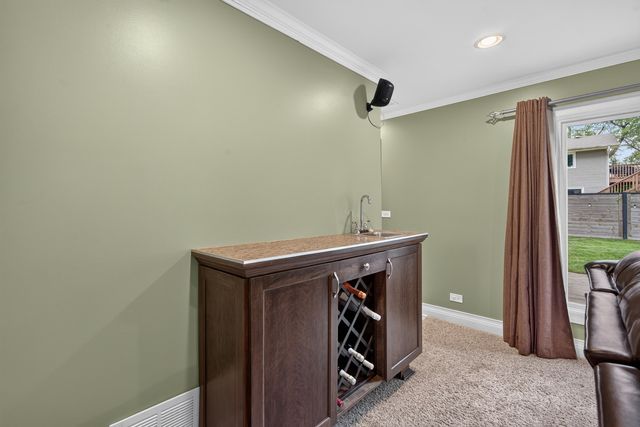 2S465 Barclay Place, Glen Ellyn, IL 60137
