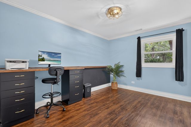 2S465 Barclay Place, Glen Ellyn, IL 60137