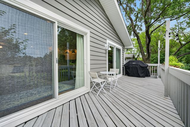 2S465 Barclay Place, Glen Ellyn, IL 60137