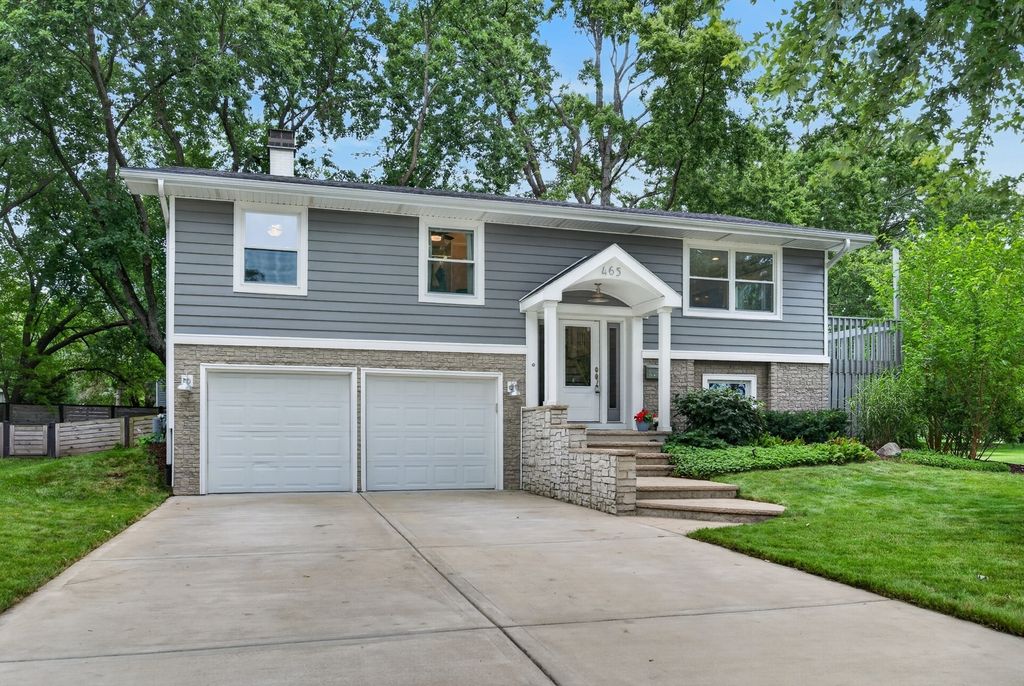 2S465 Barclay Place, Glen Ellyn, IL 60137