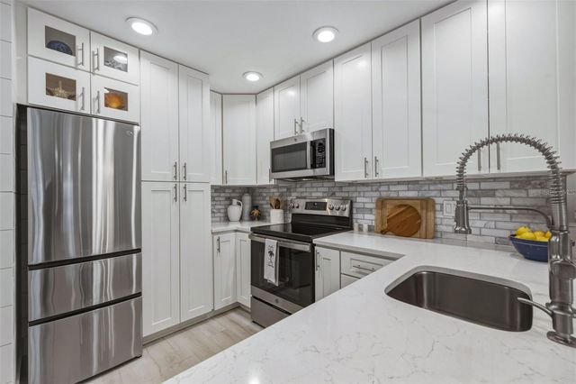 230 MEDALLION BOULEVARD F, Madeira Beach, FL 33708