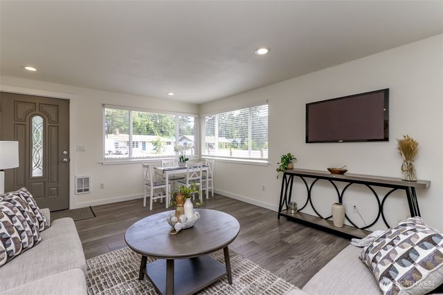 9810 119th Street SW, Lakewood, WA 98498