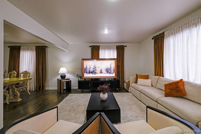 4054 Davison Road, Lapeer, MI 48446