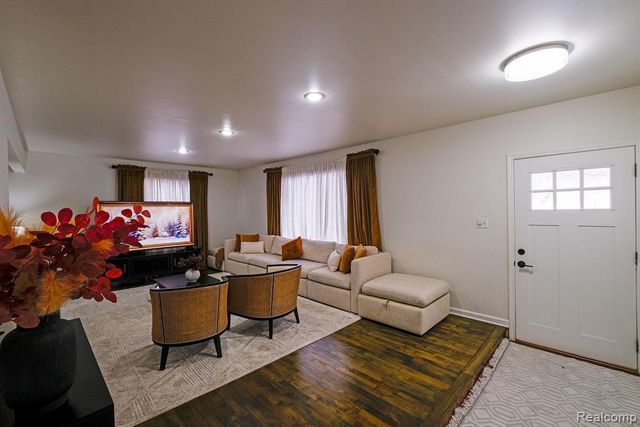 4054 Davison Road, Lapeer, MI 48446