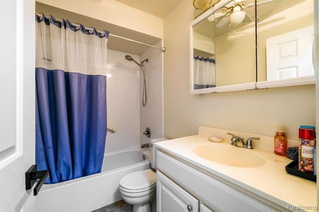 4054 Davison Road, Lapeer, MI 48446