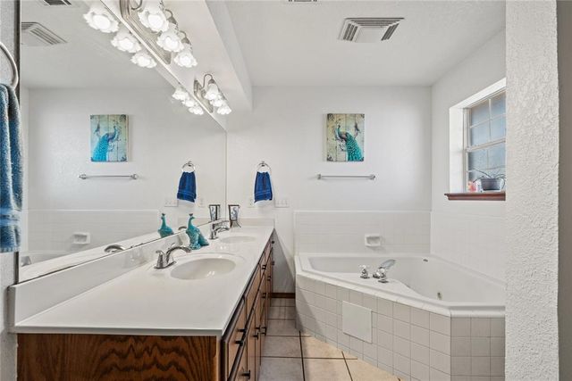 7940 Sundown Lane, Harrah, OK 74045