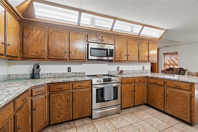 7940 Sundown Lane, Harrah, OK 74045