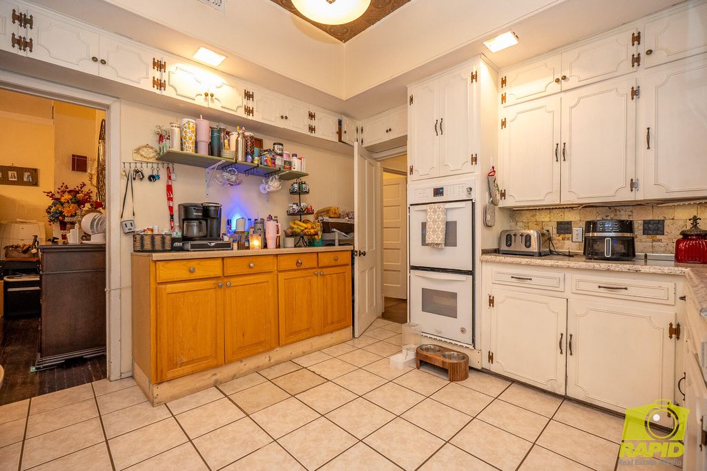 Image 12 of property listing at 15 N Monroe Street, San Angelo, TX 76901