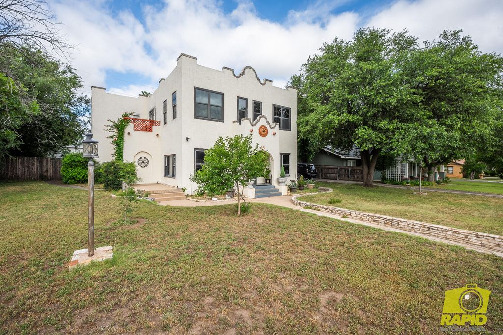Image 3 of property listing at 15 N Monroe Street, San Angelo, TX 76901