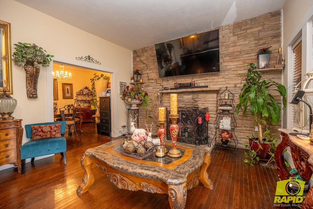 Image 6 of property listing at 15 N Monroe Street, San Angelo, TX 76901