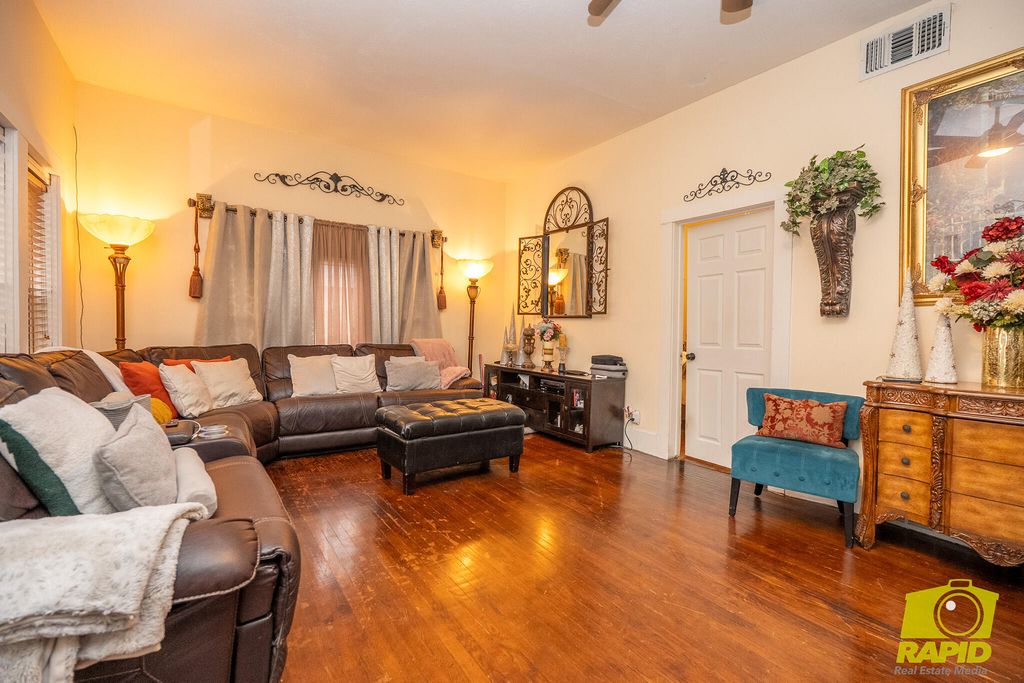 Image 7 of property listing at 15 N Monroe Street, San Angelo, TX 76901