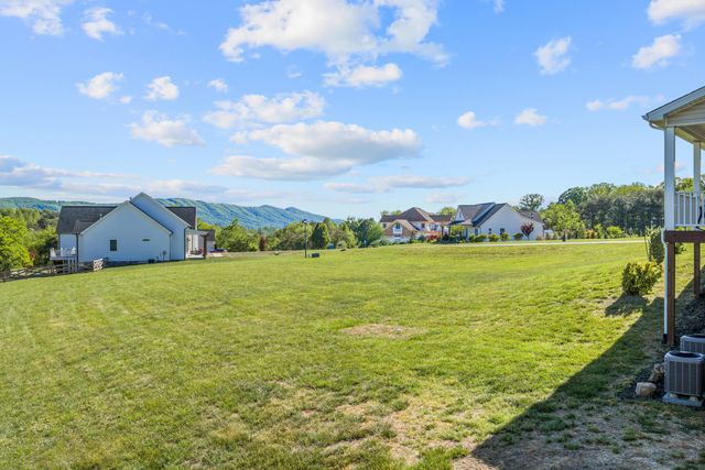 250 Thornblade WAY, Blue Ridge, VA 24064