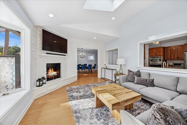 861 Crescent Boulevard, Glen Ellyn, IL 60137